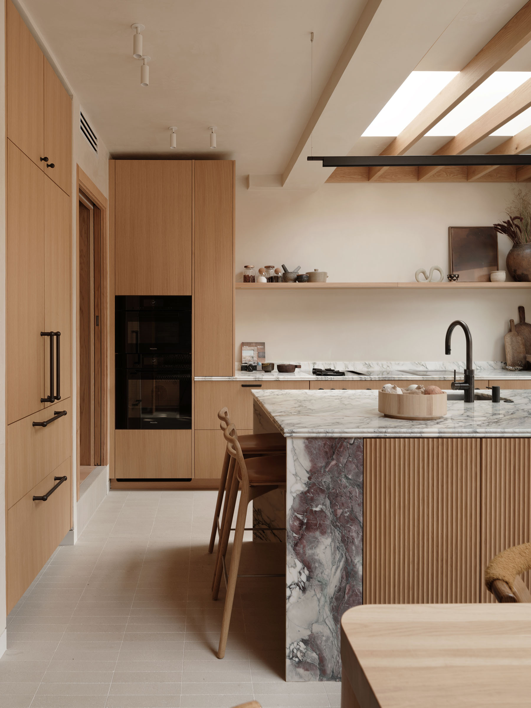 Islington kitchen design in marble and oak